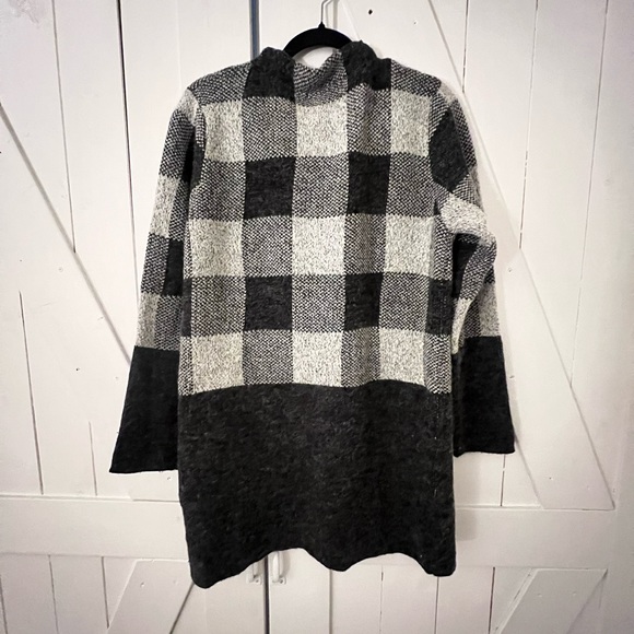 Gorgeous sweater great condition. - Picture 5 of 5